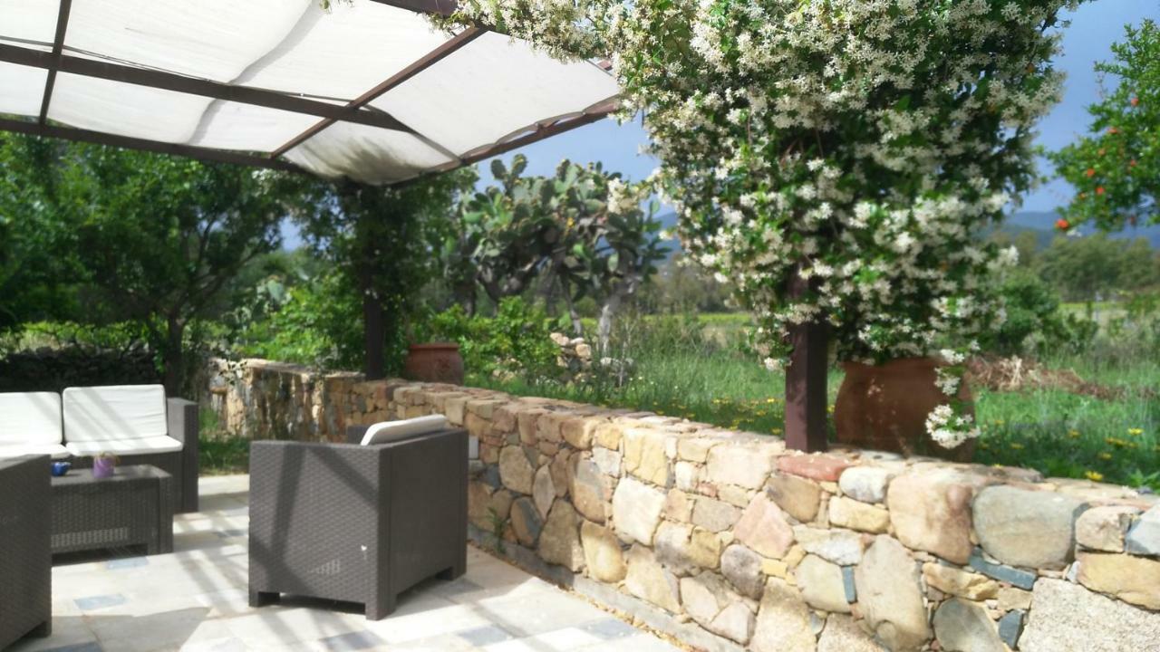 Casale Diletta Bed & Breakfast Castiadas Exterior photo